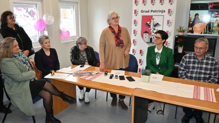 Klub umirovljenika u Petrinji dobio novi prostor: 'Napatili smo se, čak i prije potresa'