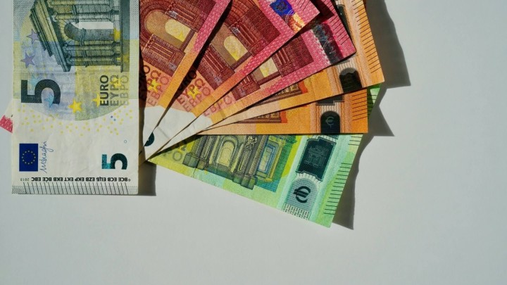 Više od polovine umirovljenika nije zadovoljno s božićnicama: 'Trebaju biti jednake za sve'