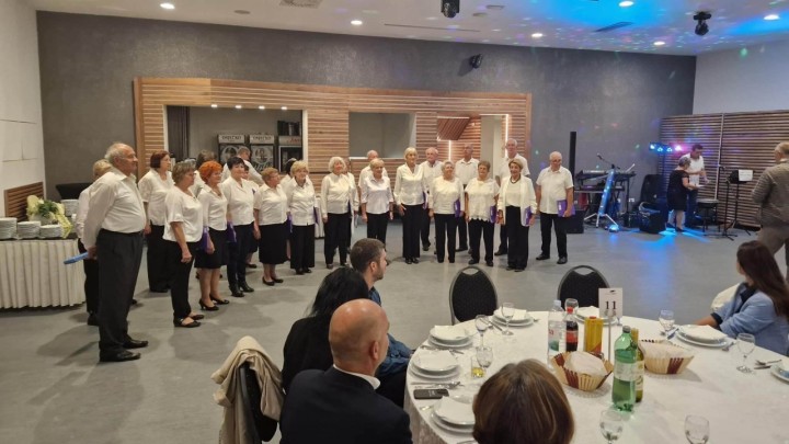 Udruga Aktivni umirovljenici proslavila deset godina i dodijelila zahvalnice svojim partnerima