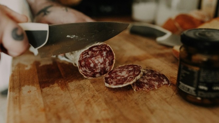 S polica se povlači svima omiljena kobasica: Zbog jednog nedostatka mogla bi biti rizična za zdravlje