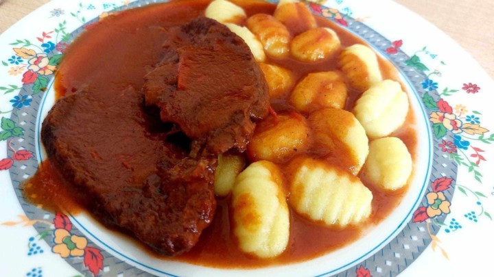 Bakina kuhinja: Pašticada s njokima je pravo dalmatinsko jelo koje će vas osvojiti