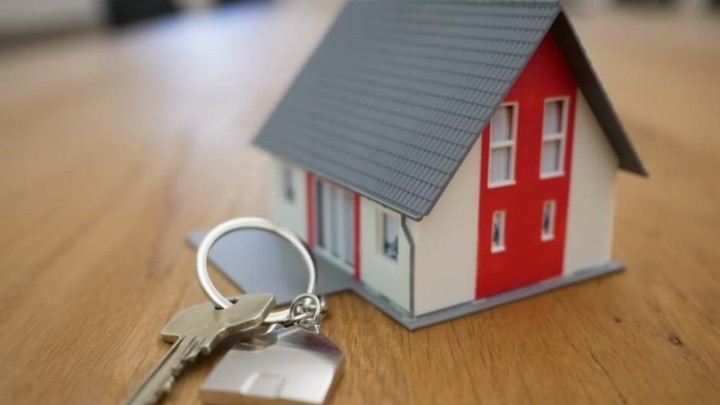 Djed želi unuku darovati nekretninu, ali ga muči pitanje o plaćanju poreza