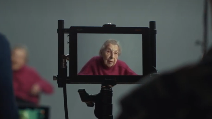 Umirovljenici poslali poruke svojim unucima: 'Dobro čuvajte demokraciju kad mene više ne bude'