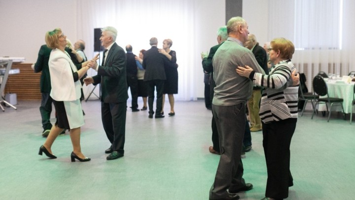 Vraćaju se plesnjaci za osječke umirovljenike: Tema prvog plesa je Osijek sedamdesetih