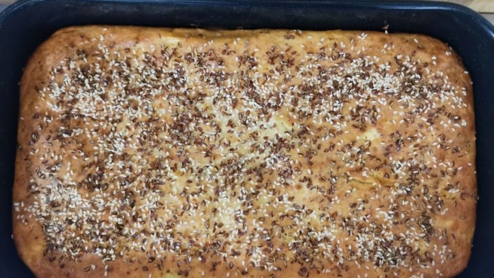 Bakina kuhinja: Fina pita sa svježim sirom i grizom gotova u trenu