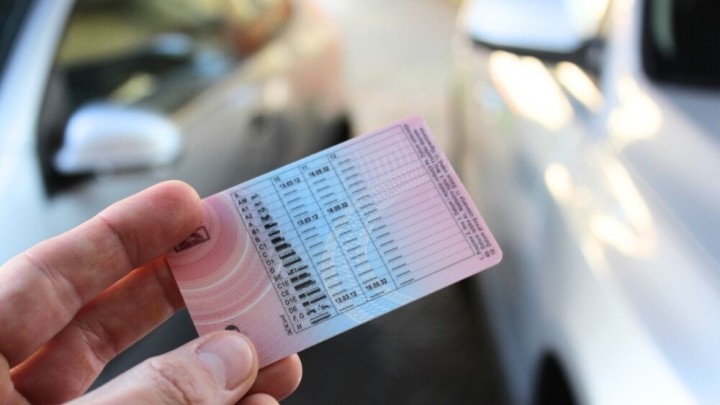 Od ovog tjedna se izdaje nova vozačka dozvola: Osim izgleda, dolazi i do još nekih promjena