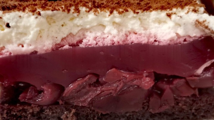 Bakina kuhinja: Brz i jeftin Schwarzwald kolač za svečani štih na vašem stolu