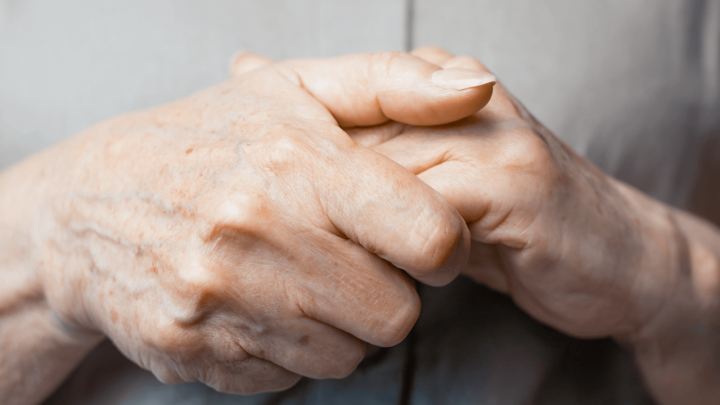 Za njegu zrele kože treba vam samo jedna krema: Istovremeno liječi, štiti i njeguje