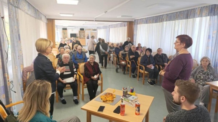 Knjige i razgovor: Pričaonice u Domu za starije potiču rasprave o ljubavi, tuzi, sreći...