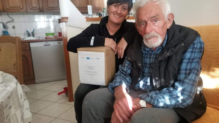 Maksi (84) na otok stiže vrijedna pomoć: 'Kad sam mislio da više nikad neću stati na noge, ona me podigla'