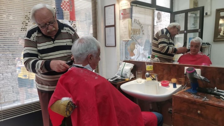 Majstor Ivan (75) vodi najstariju brijačnicu u Splitu: 'Penzionerima je puno dati 10 eura za šišanje'