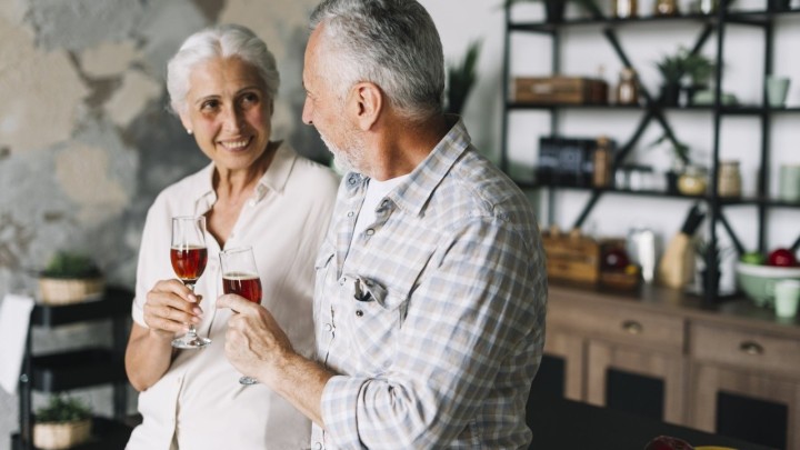Sve u svoje vrijeme: Neurolog otkrio u kojoj dobi biste trebali prestati piti alkoholna pića