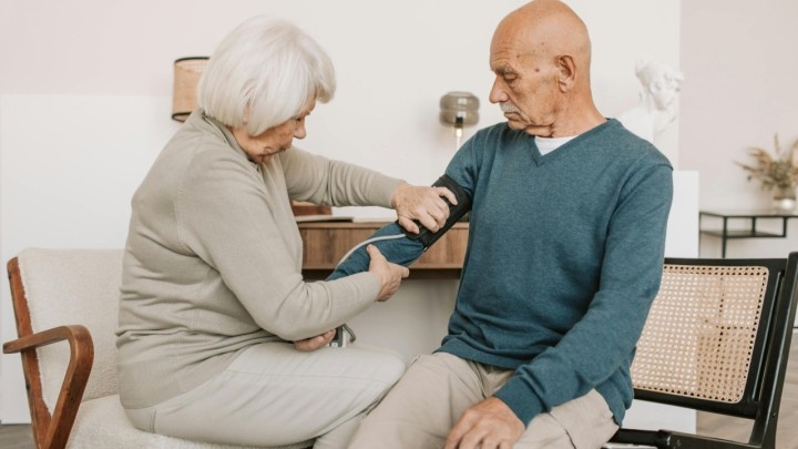 Pitali smo HZZO o rastu cijena dopunskog: 'Ista cijena za sve, a djedovi i bake češće obolijevaju'