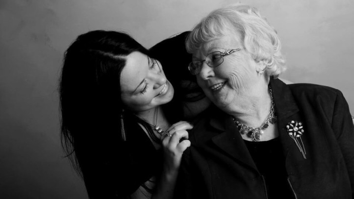 [REZULTATI ANKETE] Drage gospođe, priznajemo pogrešku: Nećemo vas više zvati bakama!