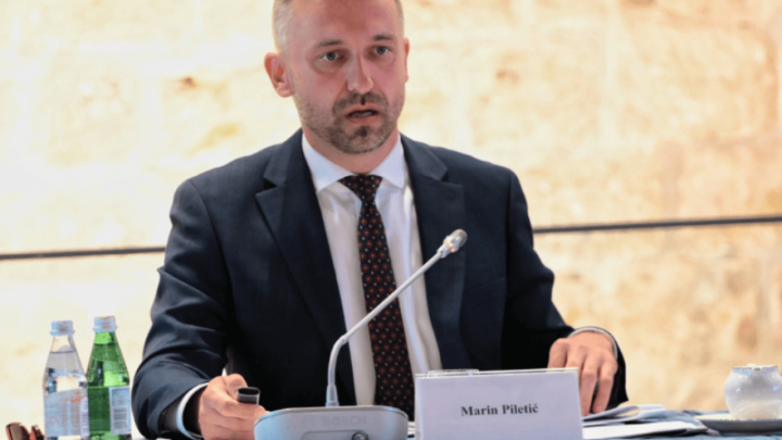 Ministar Piletić pohvalio se s plaćama: 'U javnom sektoru rasle su za 116 posto'