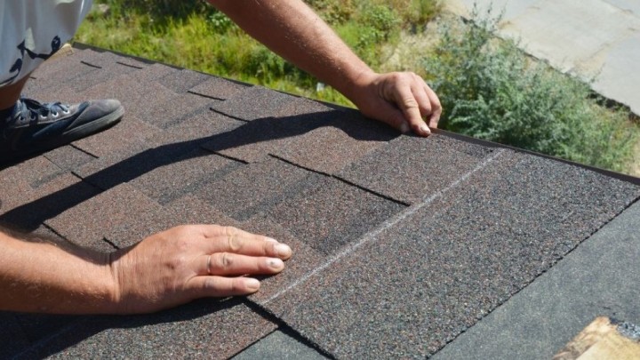 Umirovljenik (90) preminuo zbog pada s krova: Pao je sa šest metara visine